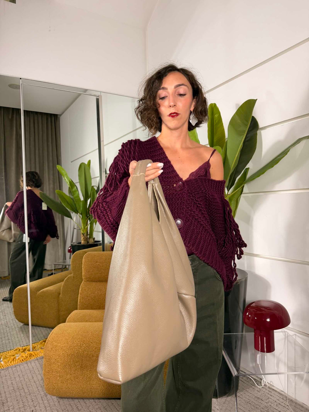 Borsa a spalla in pelle taupe scuro 