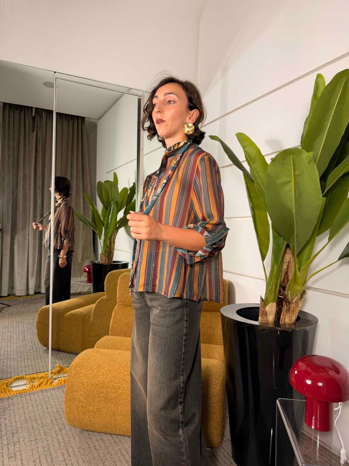 Camicia con collana in mussola a righe 
