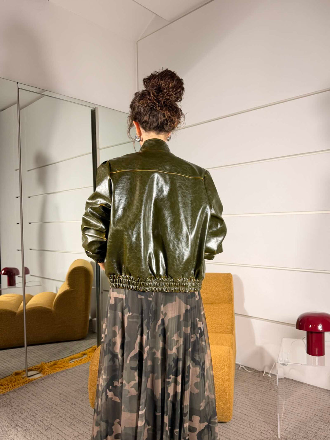 Giubbotto militare cangiante con zip e collo alto 