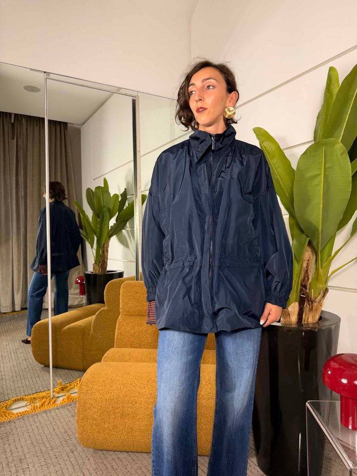 Windbreaker blu over con couliosse in vita per sfiancare 