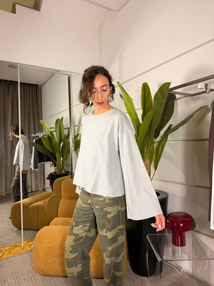 Maglia grigio melange manica lunga svasata 