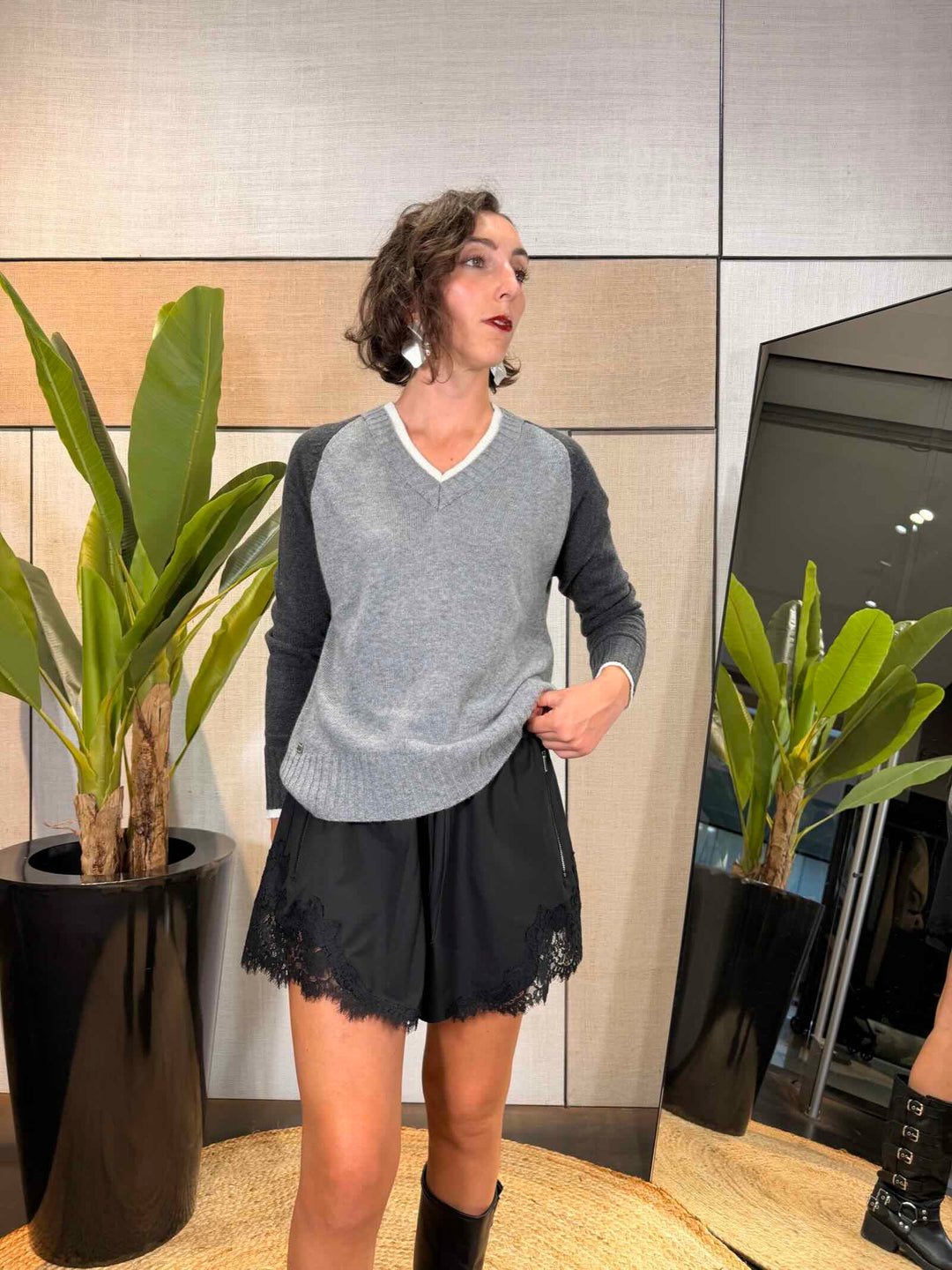 Maglia scollo a v grigia Manila Grace 