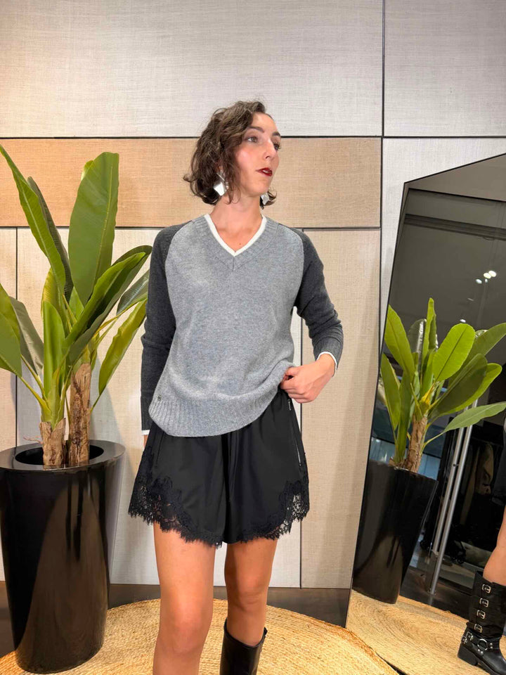 Maglia scollo a v grigia Manila Grace 