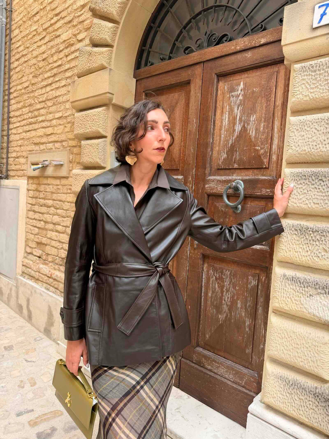 Trench in nappa marrone con cinta 