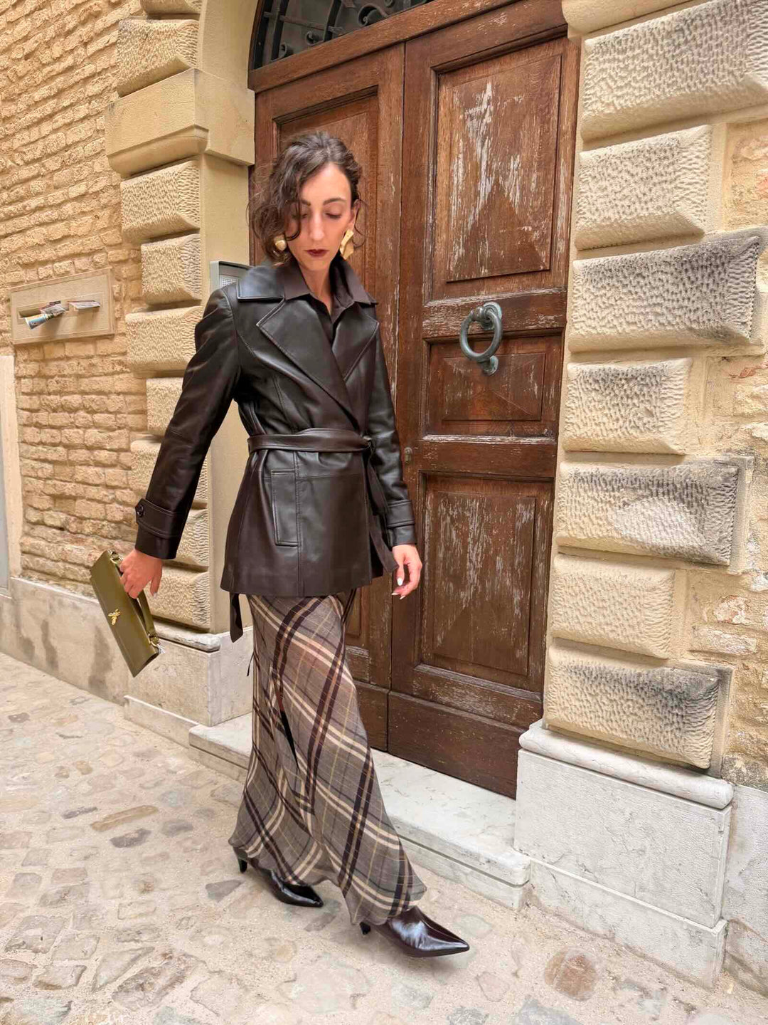 Trench in nappa marrone con cinta 