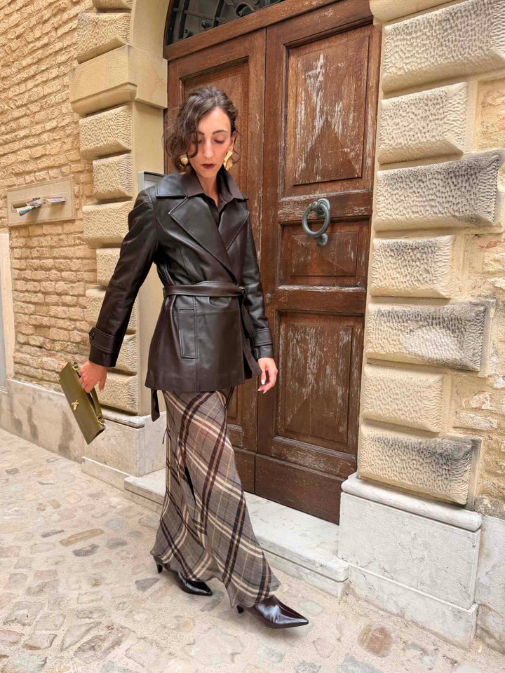 Trench in nappa marrone con cinta 
