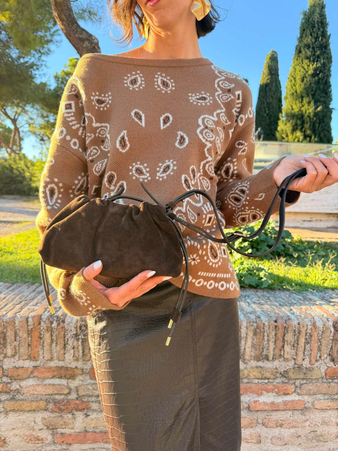 Pochette in pelle scamosciata testa di moro<BR/> 
