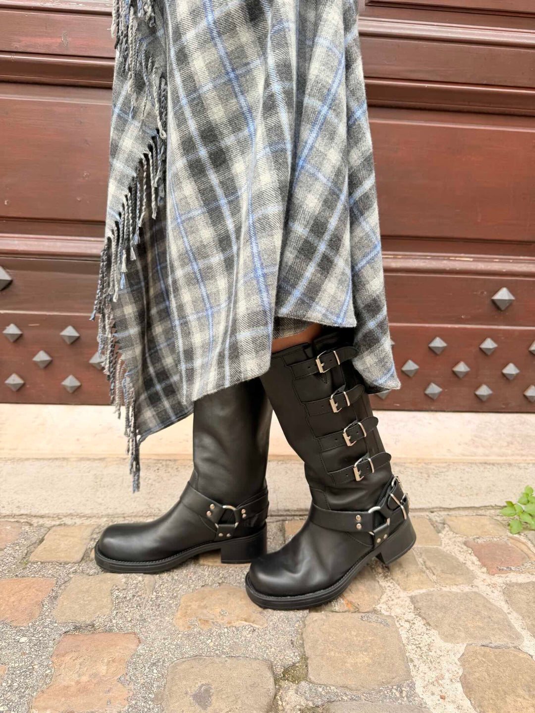 Stivale biker nero in pelle con fibbie 