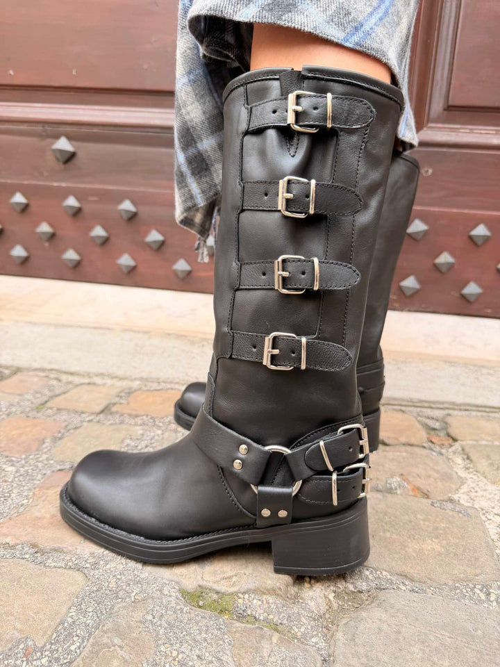 Stivale biker nero in pelle con fibbie 
