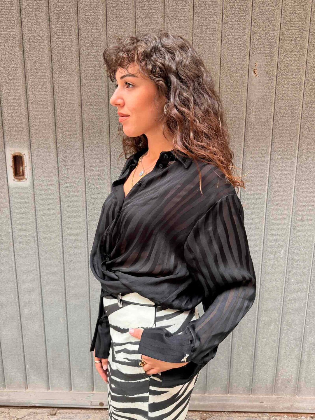 Camicia oversize semi-trasparente nera 