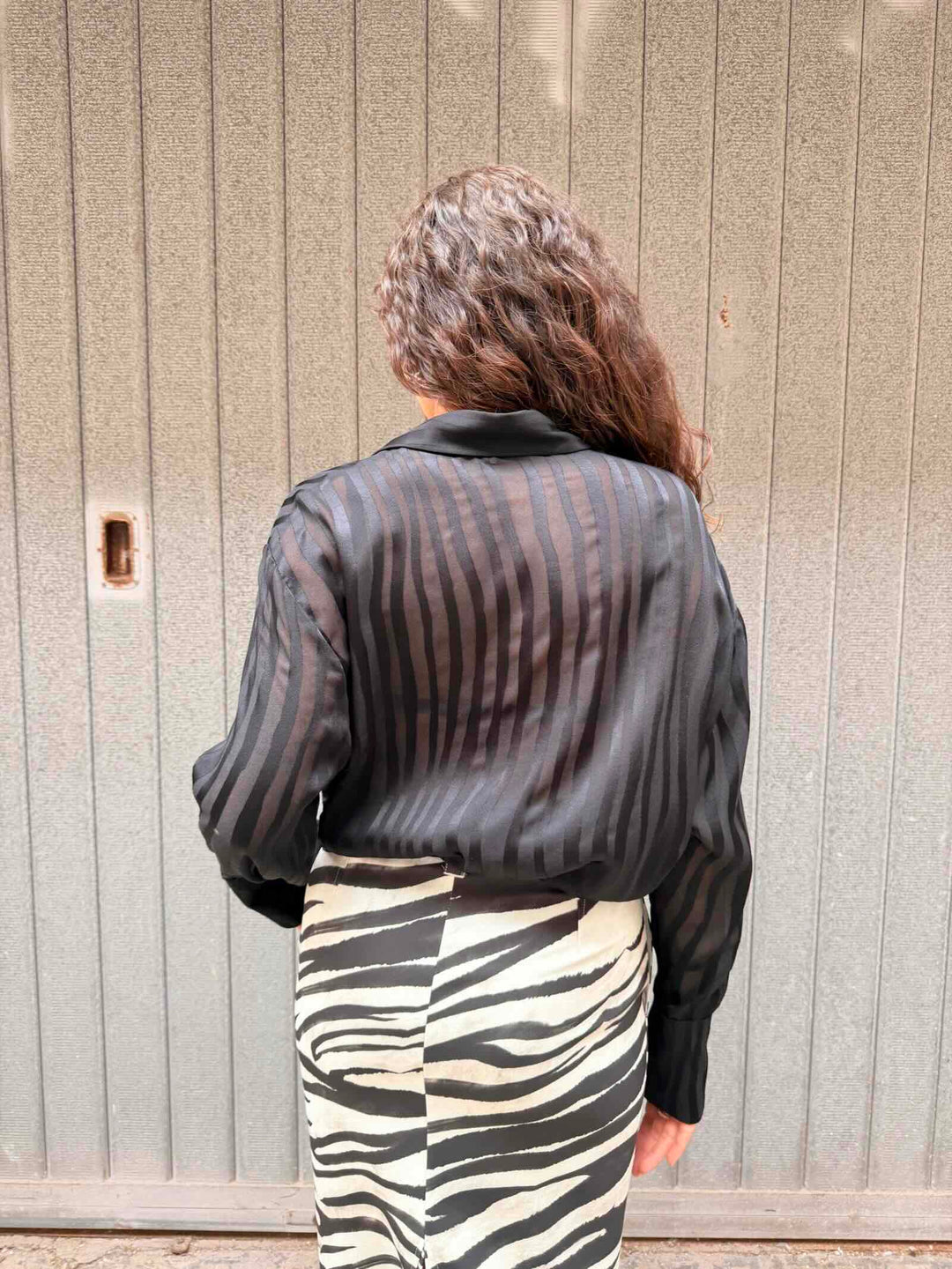 Camicia oversize semi-trasparente nera 