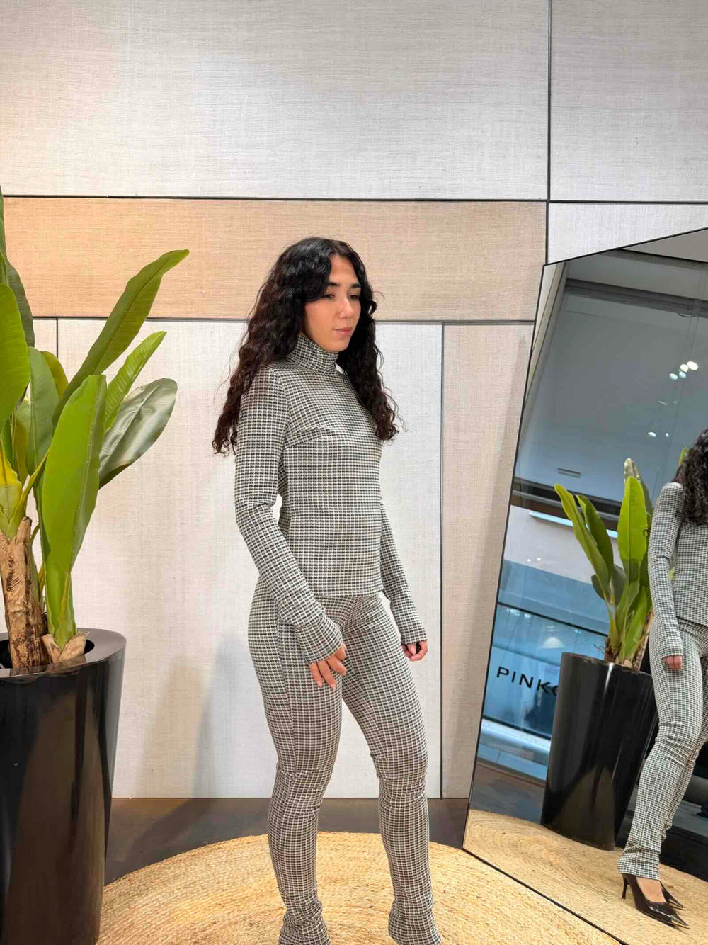 Top a collo alto con motivo check marrone e grigio Patrizia Pepe 