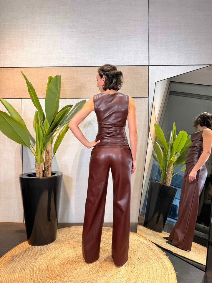 Pantalone dritto in tessuto spalmato con effetto gessato marrone 