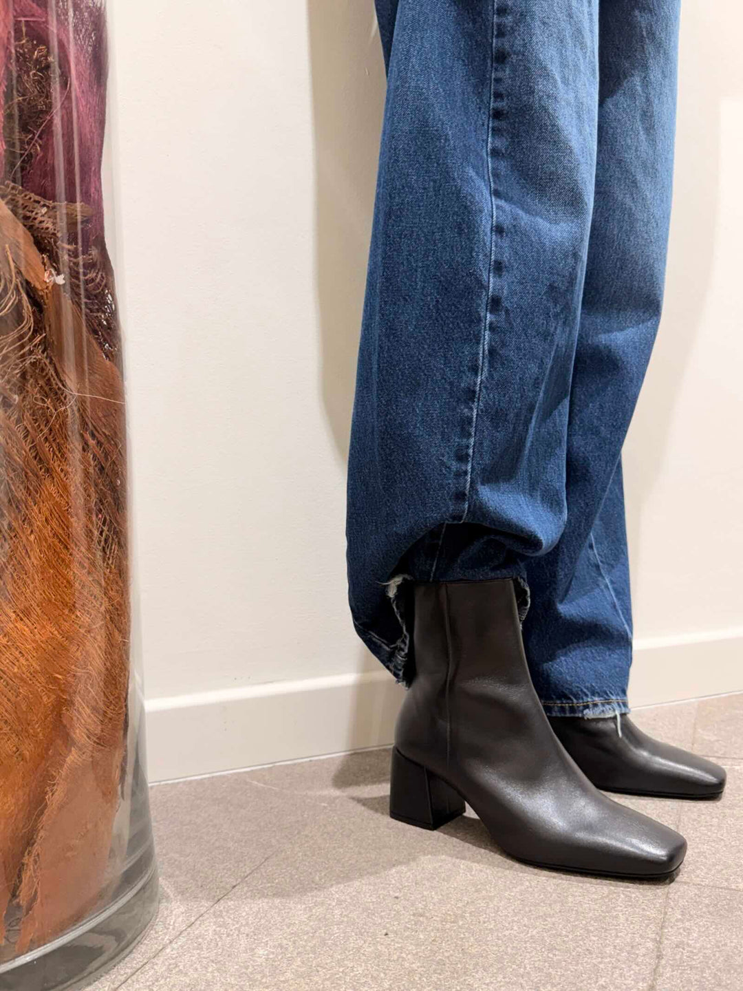 Stivaletti in pelle liscia con tacco a blocco nero 