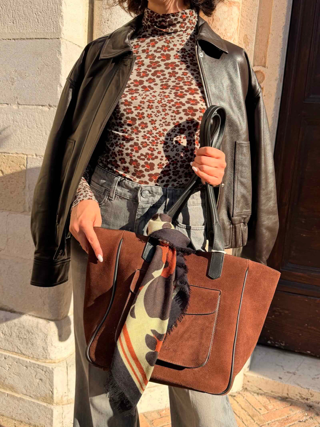 Borsa in pelle scamosciata marrone, borsa in bovino; fodera: cotone 100%.<BR/> 
