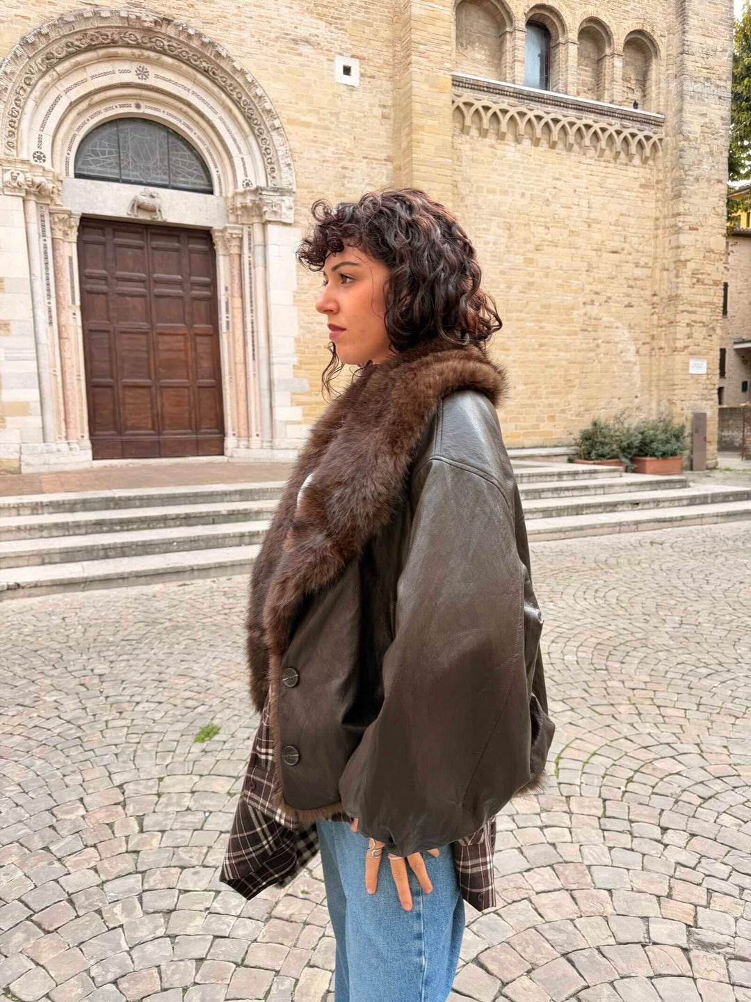 Giubbotto moro  in ecopelle con collo in ecopelliccia 