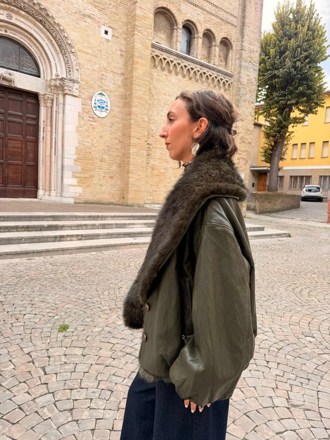 Giubbotto verde  in ecopelle con collo in ecopelliccia 