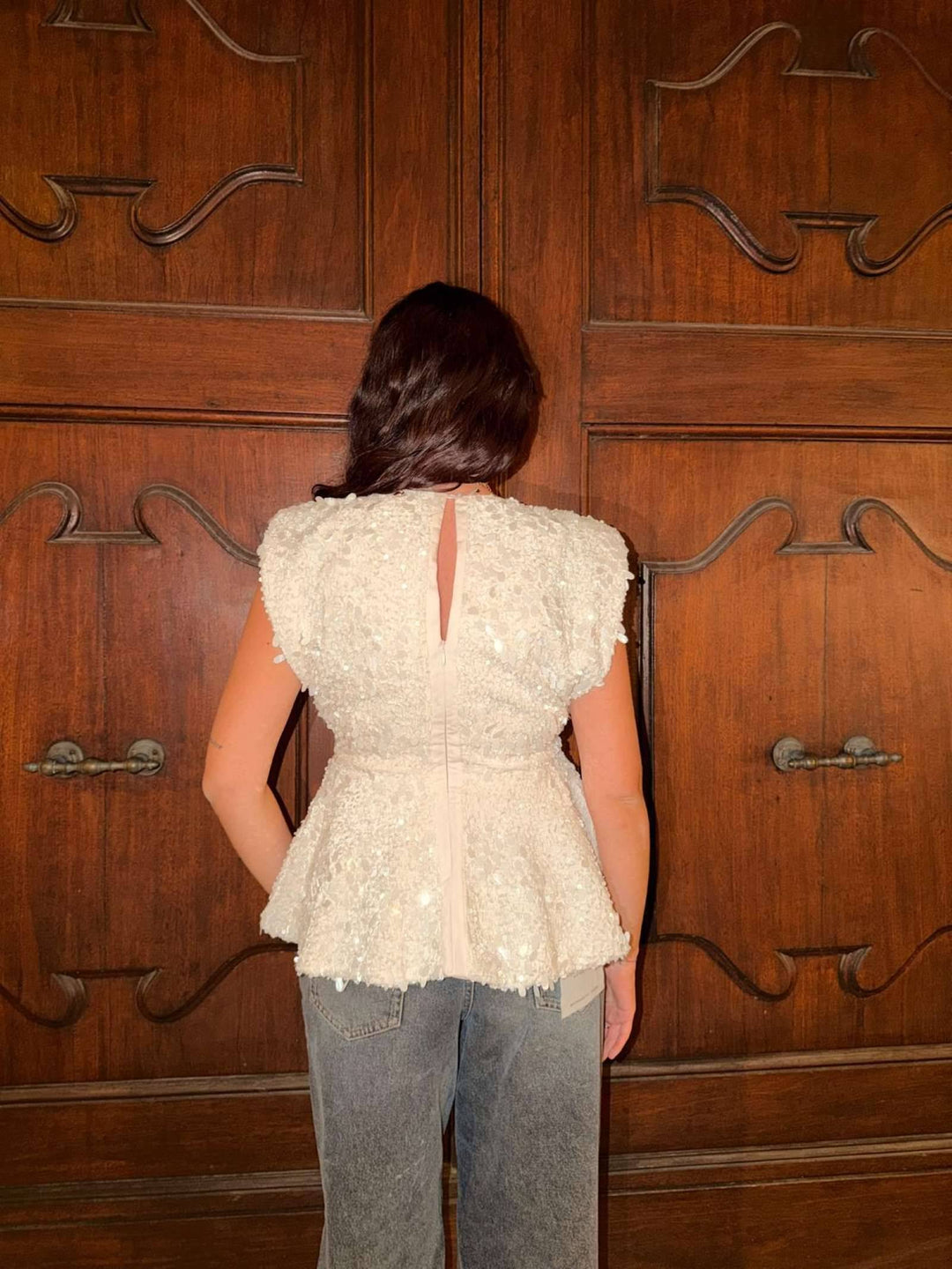Top panna con paillettes svasato 