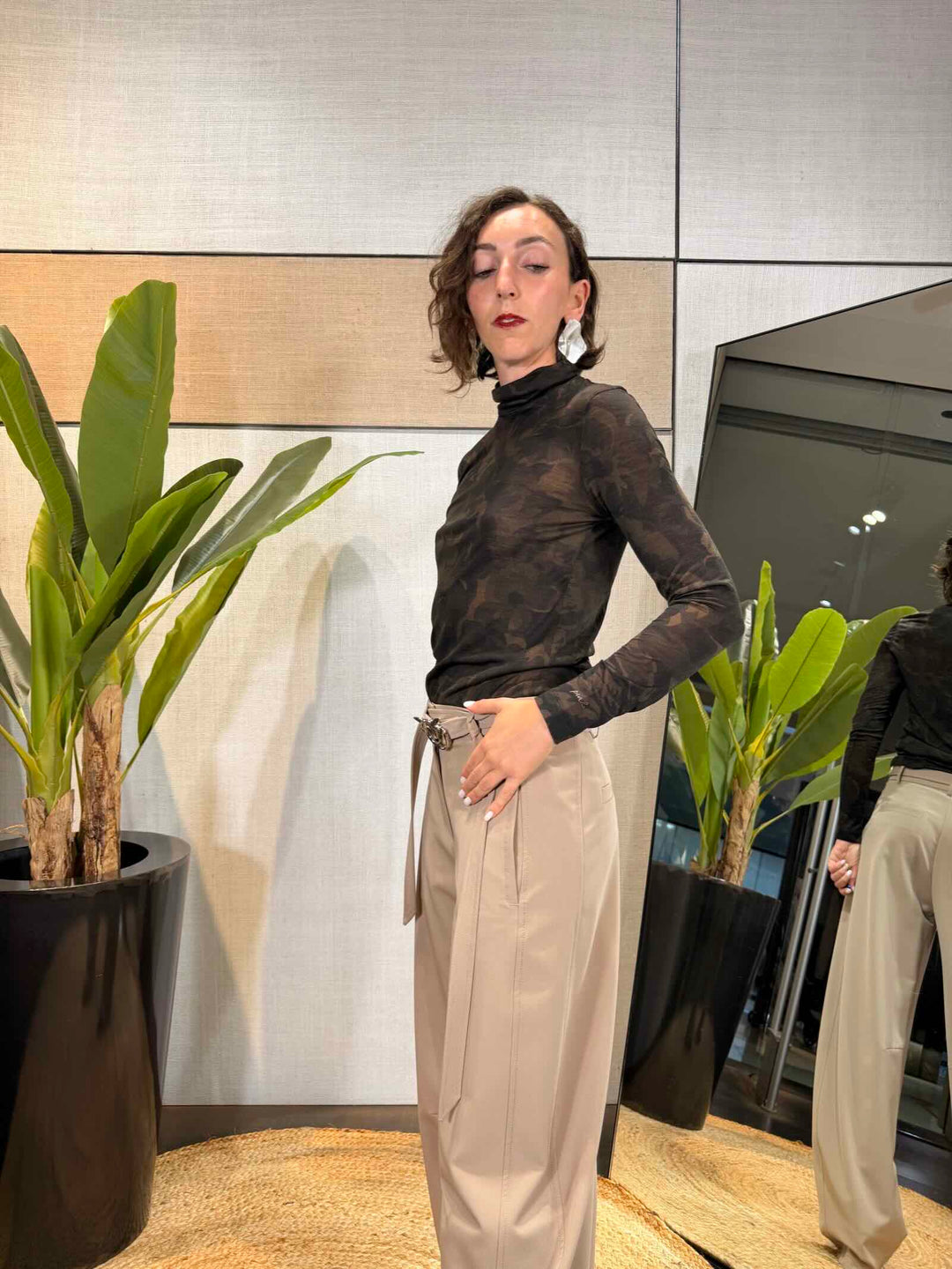 Dolcevita con stampa floreale comouflage nero e verde 
