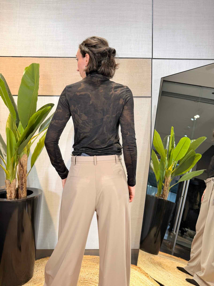 Dolcevita con stampa floreale comouflage nero e verde 