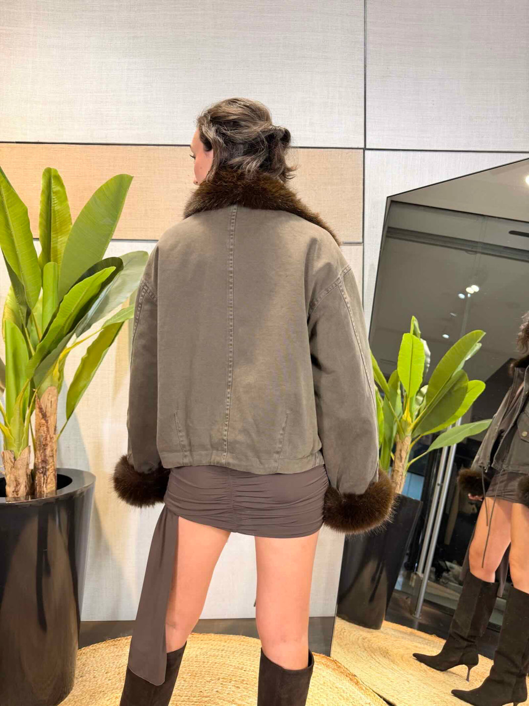 Cappotto imbottito con collo e polsini effetto pelliccia marrone 