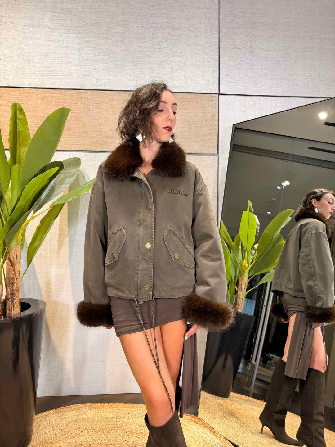 Cappotto imbottito con collo e polsini effetto pelliccia marrone 