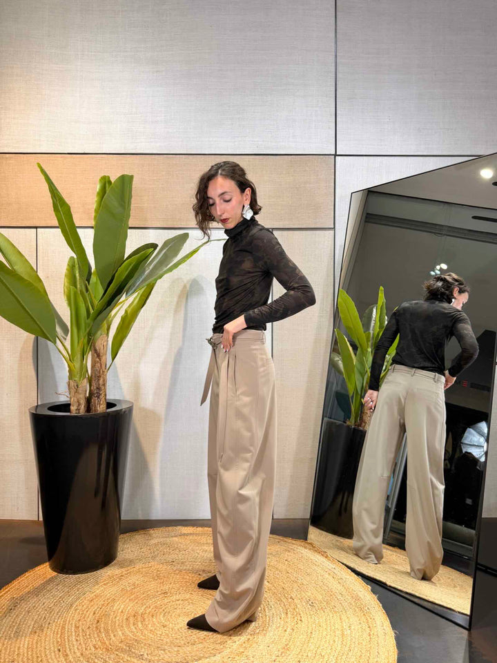 Pantaloni a gamba dritta con cintura beige 