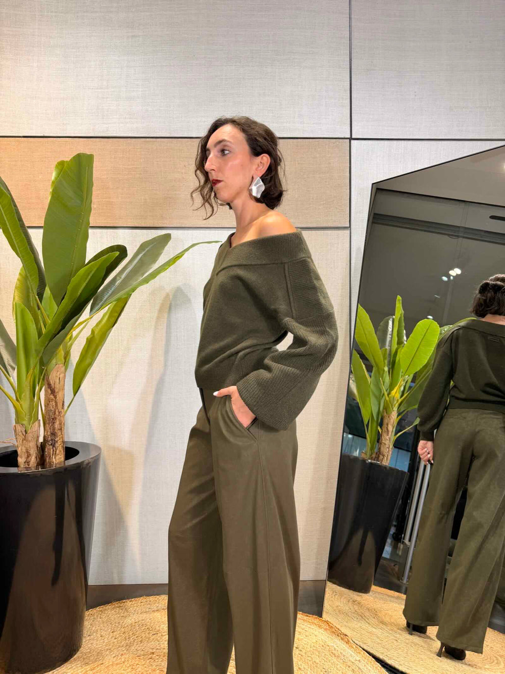 Maglia cropped con maniche a palloncino verde militare 