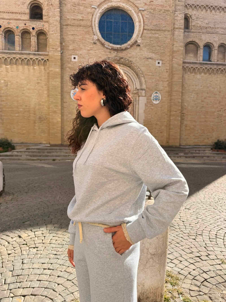 Felpa grigia con cappuccio felpata 