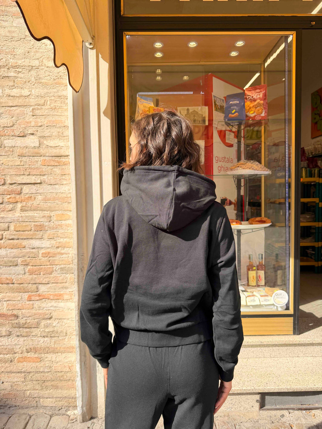 Felpa grigia con cappuccio felpata 