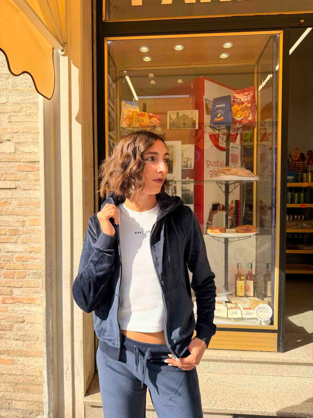 Felpa in ciniglia blu con cappuccio 