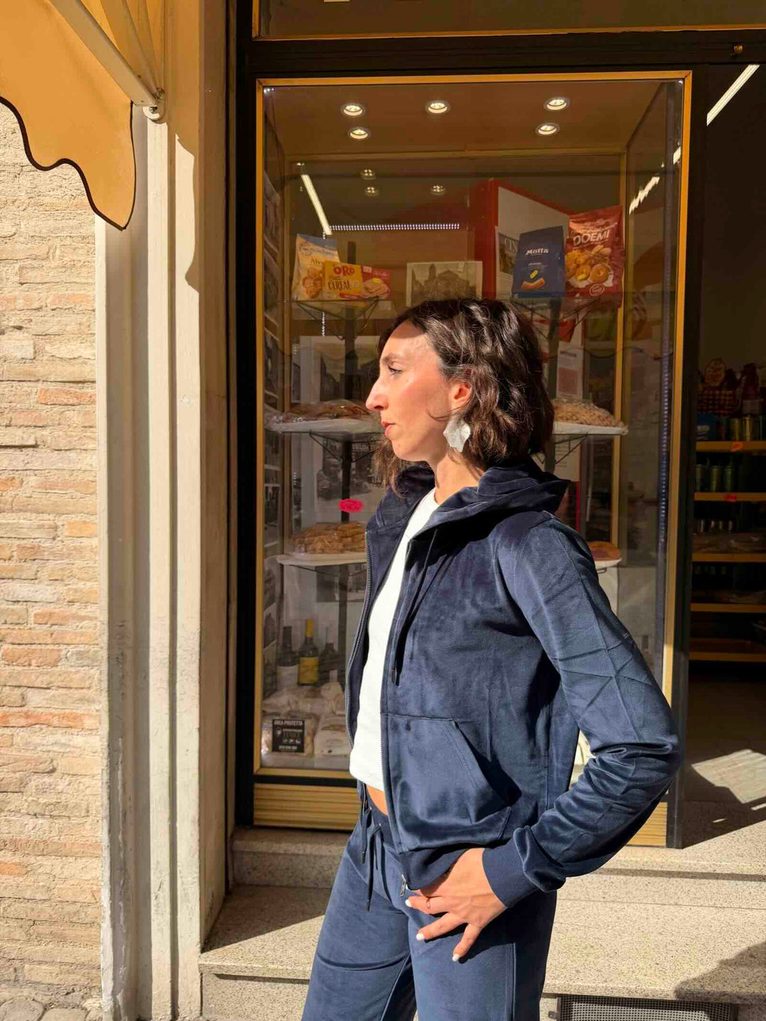 Felpa in ciniglia blu con cappuccio 