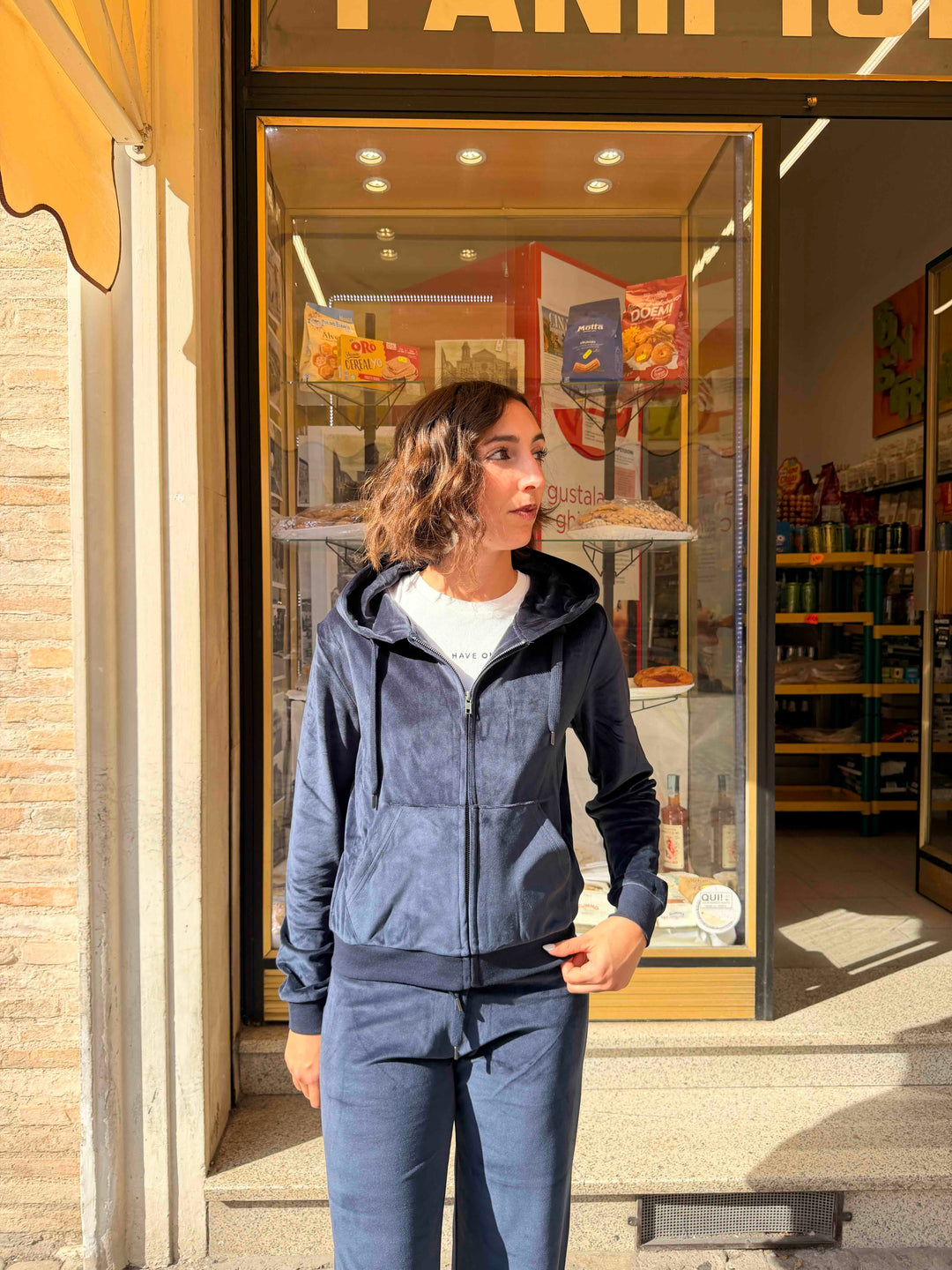 Felpa in ciniglia blu con cappuccio 