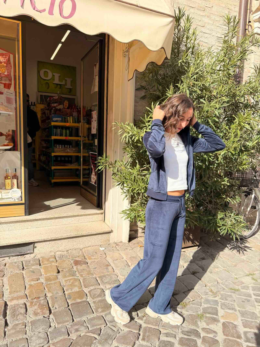 Felpa in ciniglia blu con cappuccio 