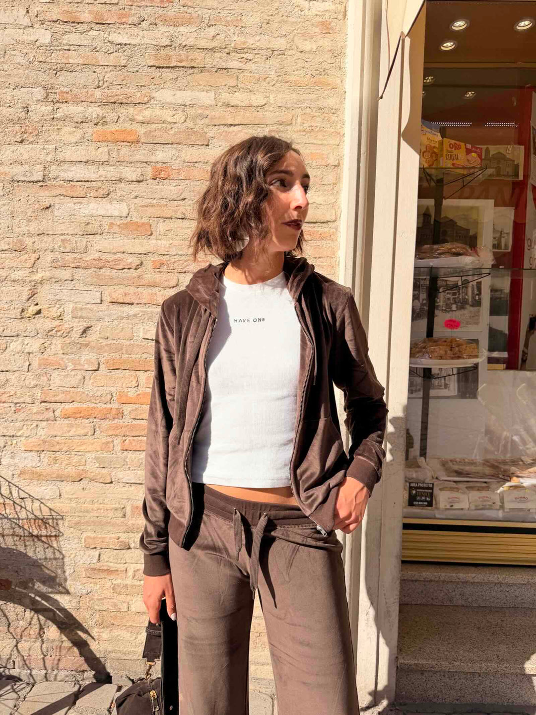 Falpa marrone in ciniglia con cappuccio 