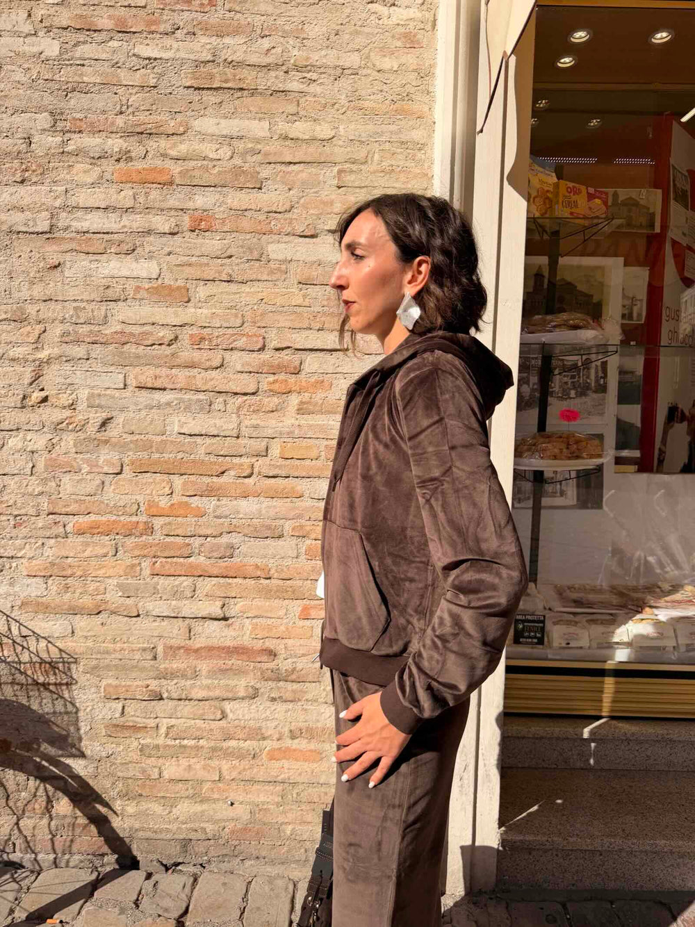 Falpa marrone in ciniglia con cappuccio 