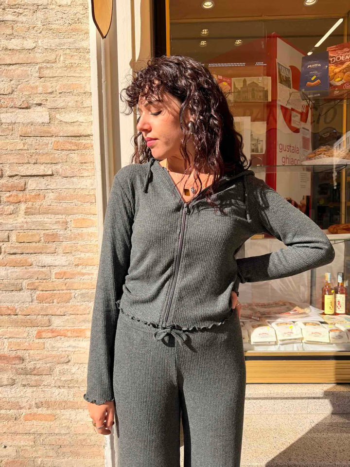 Felpa antracite a costine con cappuccio 