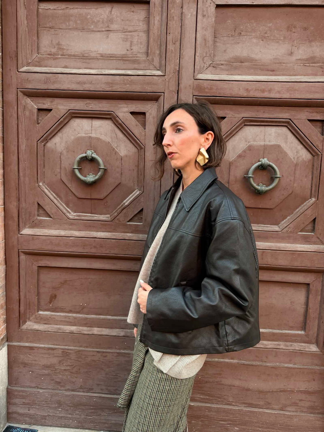 Giubbotto in ecopelle moro con colletto a camicia 
