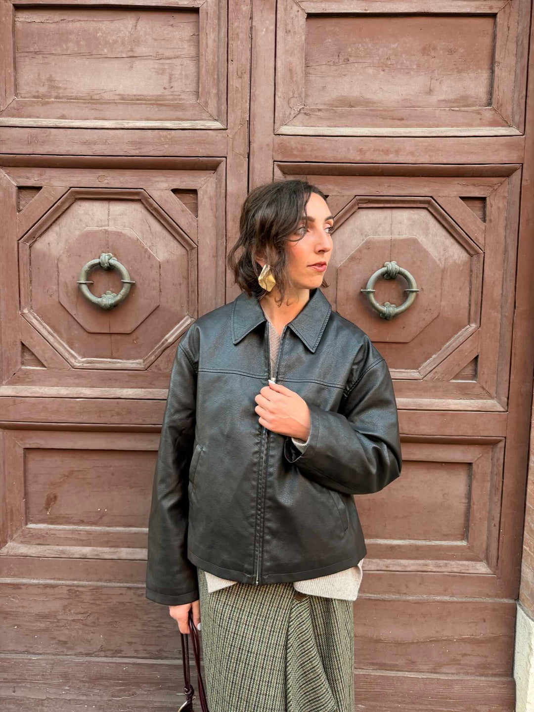Giubbotto in ecopelle moro con colletto a camicia 