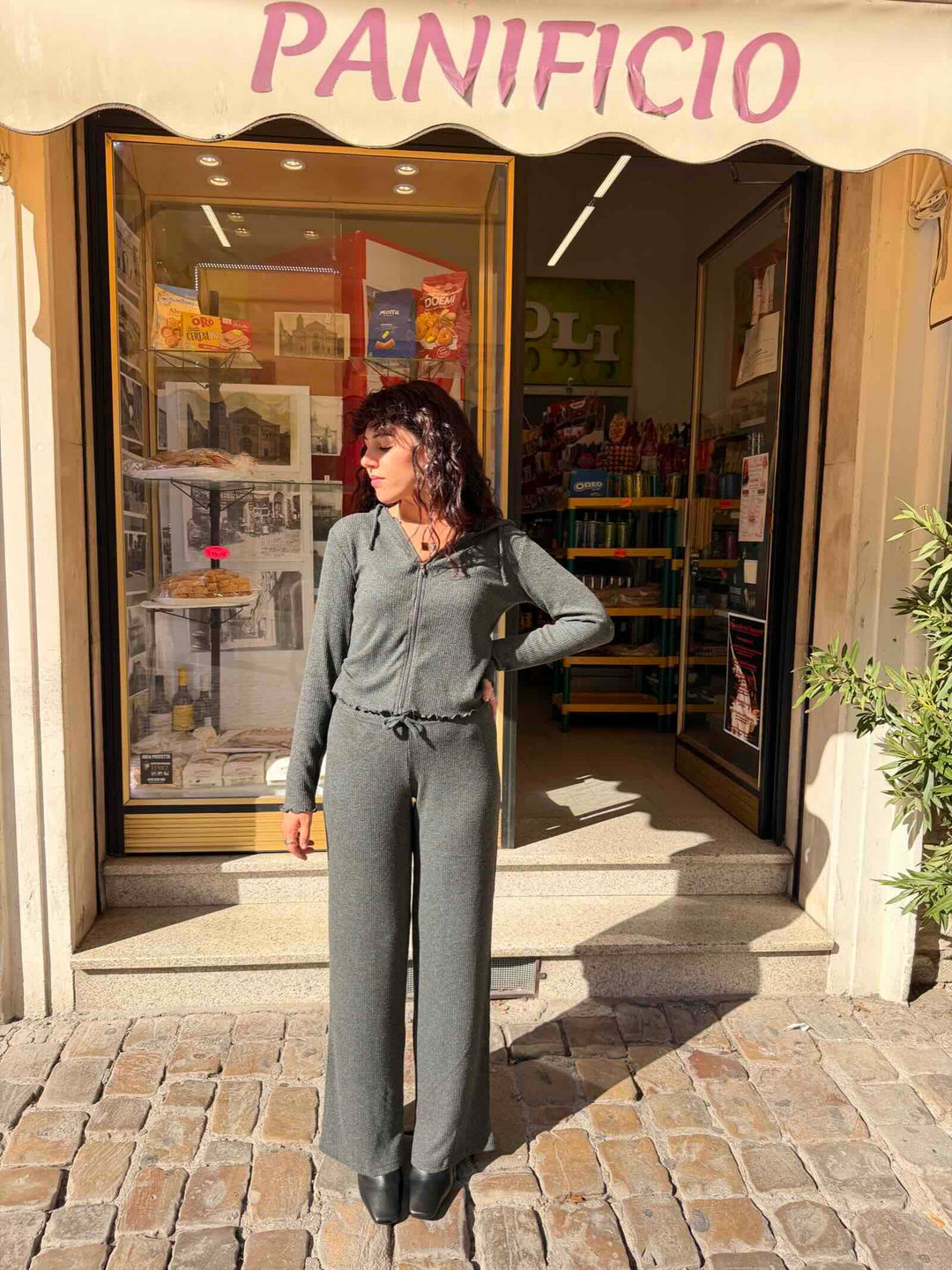 Pantalone antracite a coste svasati 