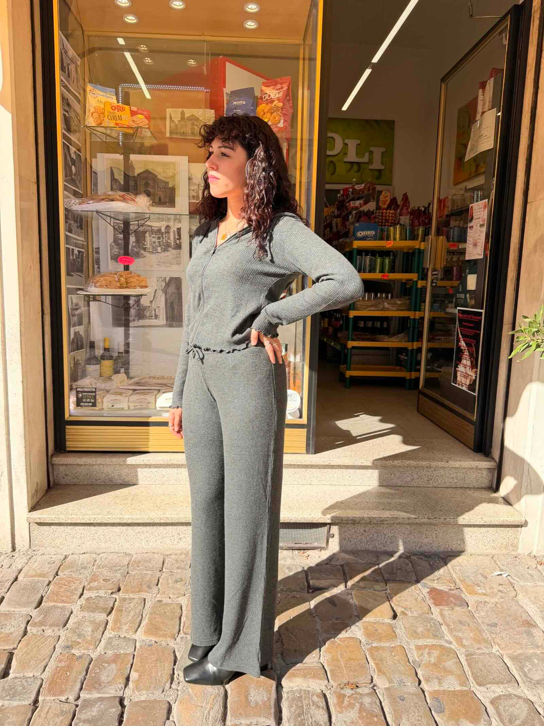 Pantalone antracite a coste svasati 