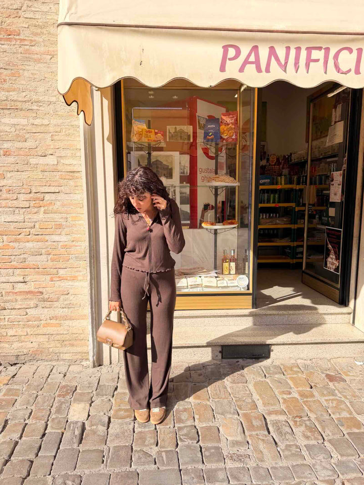 Pantalone marrone a coste svasati 