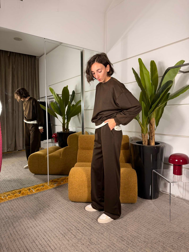 Completo felpa e pantalone a palazzo moro 