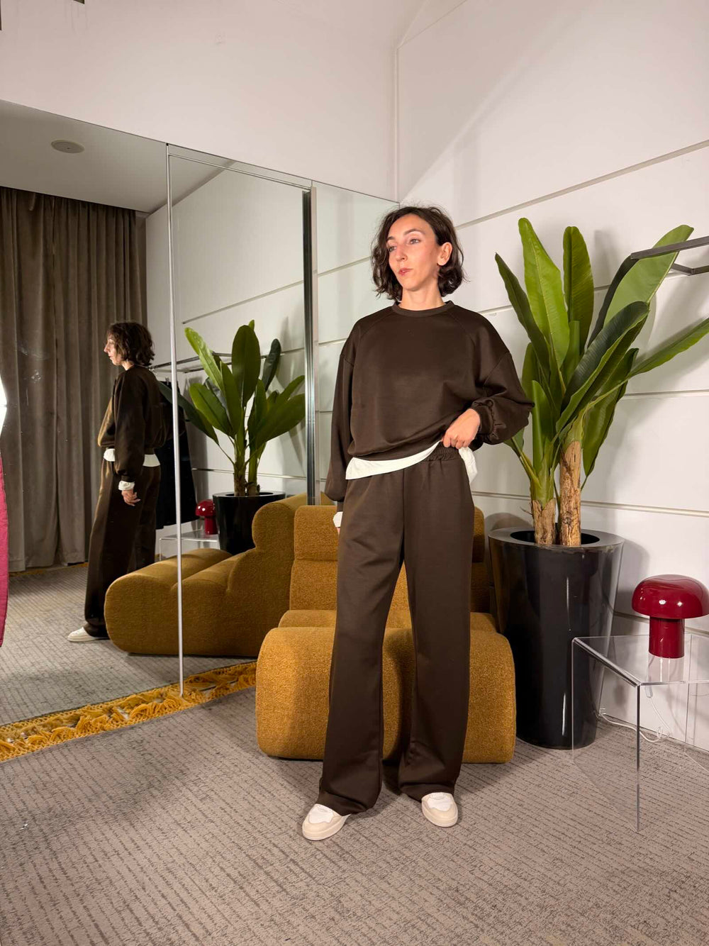 Completo felpa e pantalone a palazzo moro 