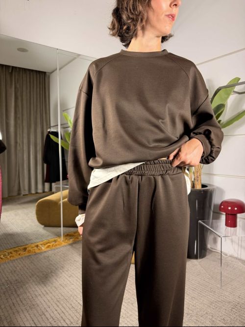 Completo felpa e pantalone a palazzo moro 