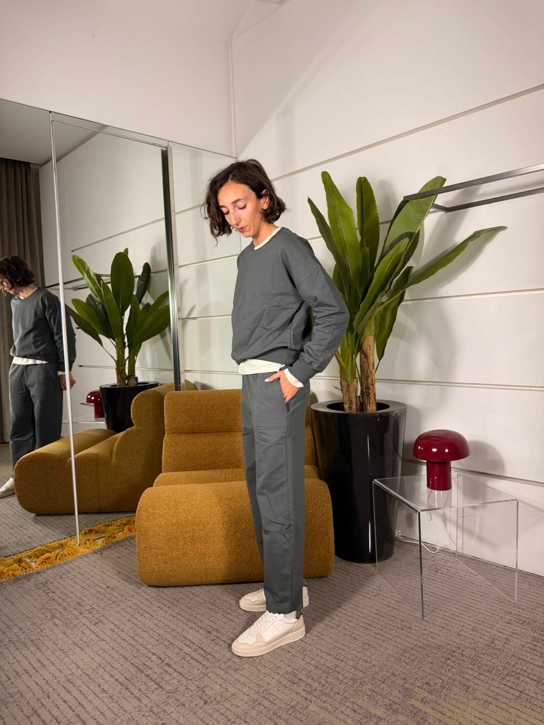 Complet grigio piombo felpa girocollo e pantalone a ovetto 
