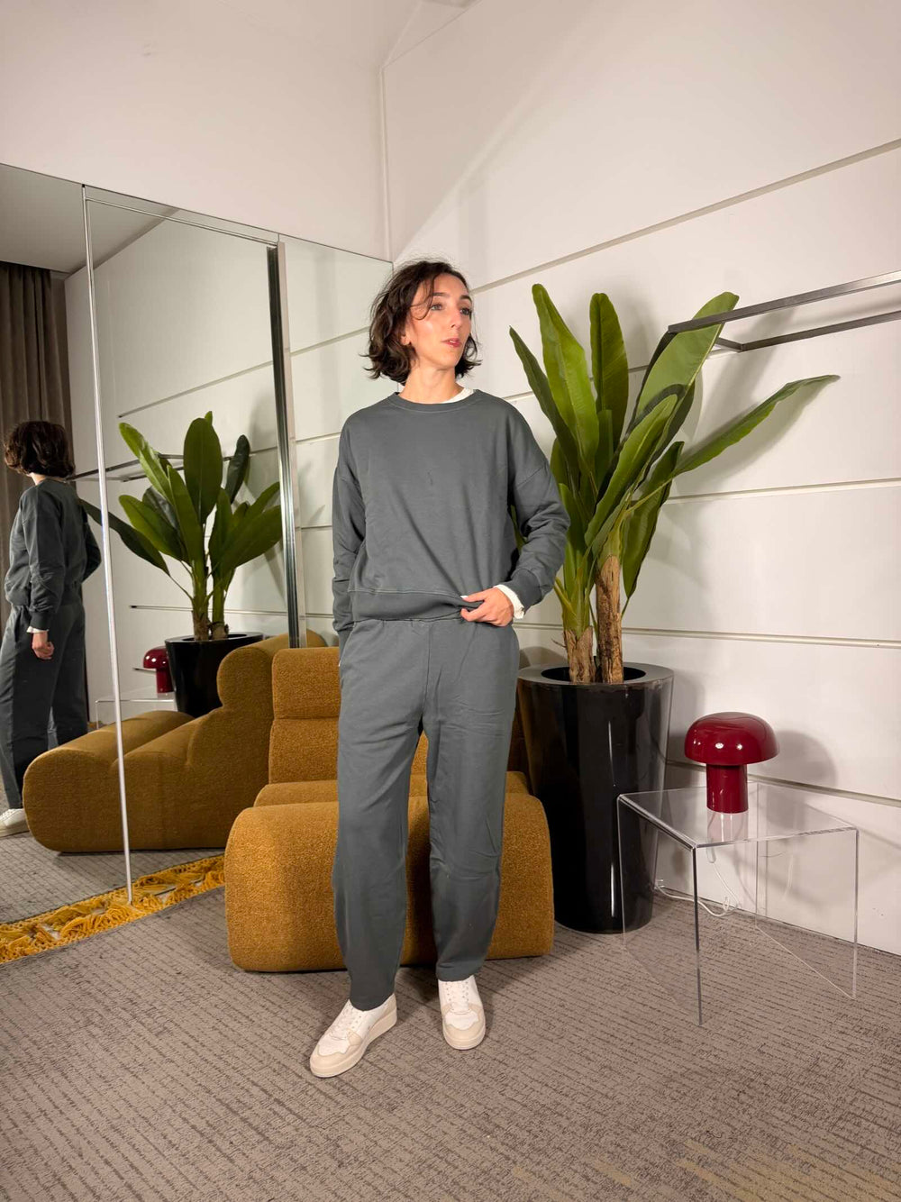 Complet grigio piombo felpa girocollo e pantalone a ovetto 