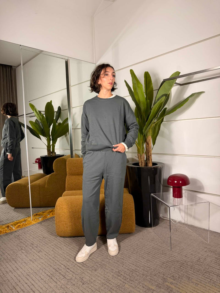 Complet grigio piombo felpa girocollo e pantalone a ovetto 