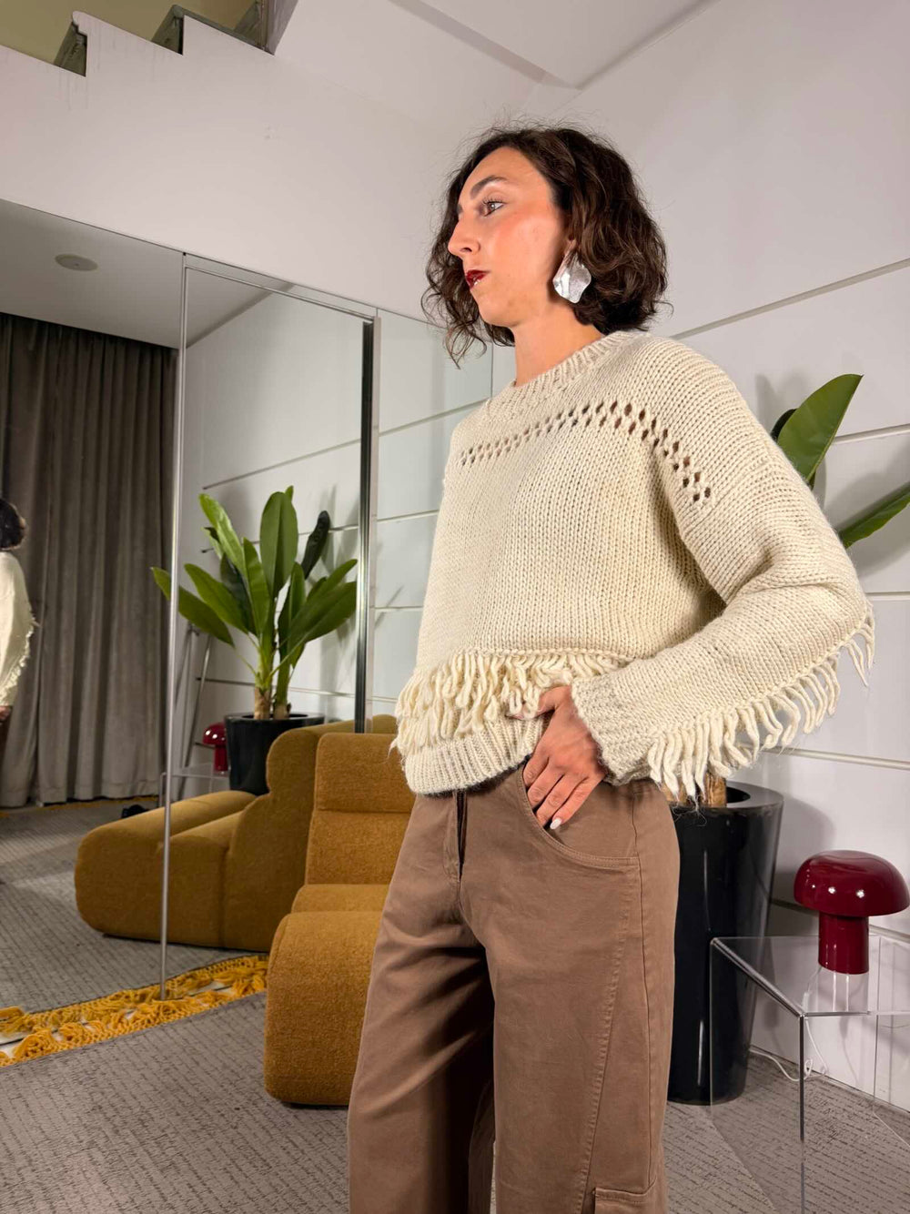 Maglione beige con frange 