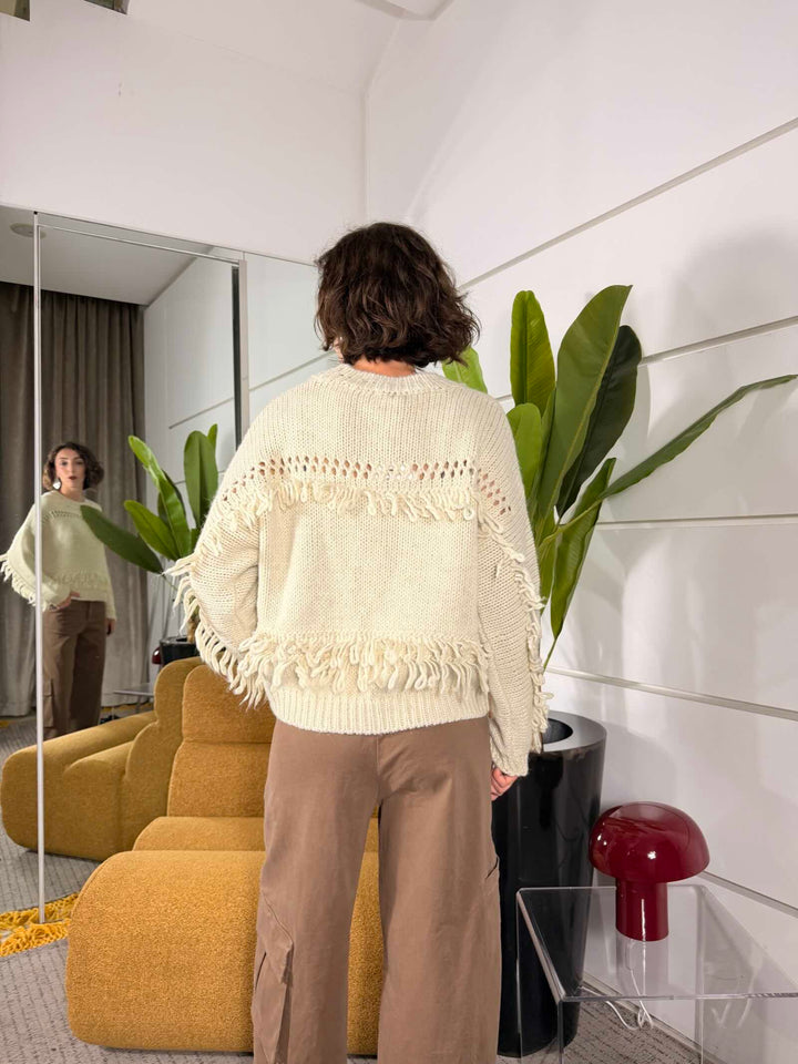 Maglione beige con frange 